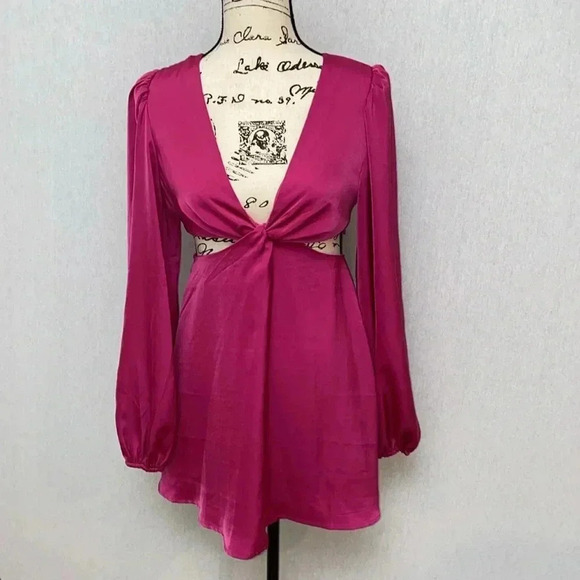 Miss Lola Mini Dress NWT SIZE SMALL 🙌🏻✨⏰💭🤝⌛️ - Picture 4 of 16